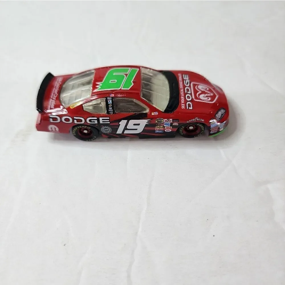 Action Racing Ray Evernham NASCAR #19 Red Dodge Intrepid 1:64 Scale Diecast